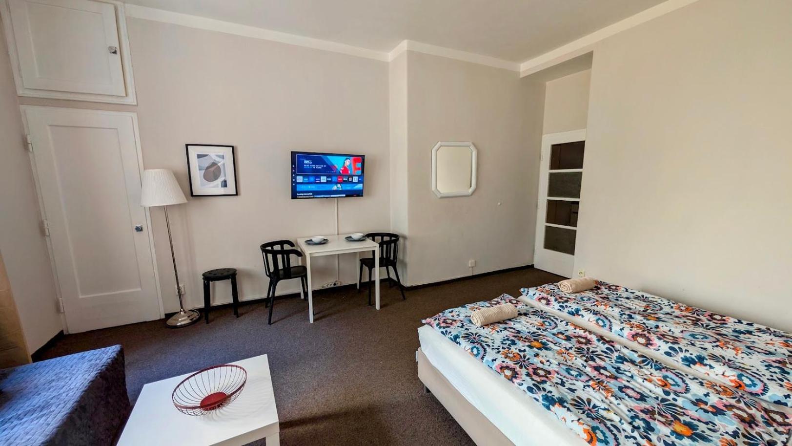 Daire Flat In Zizkov -104- *
