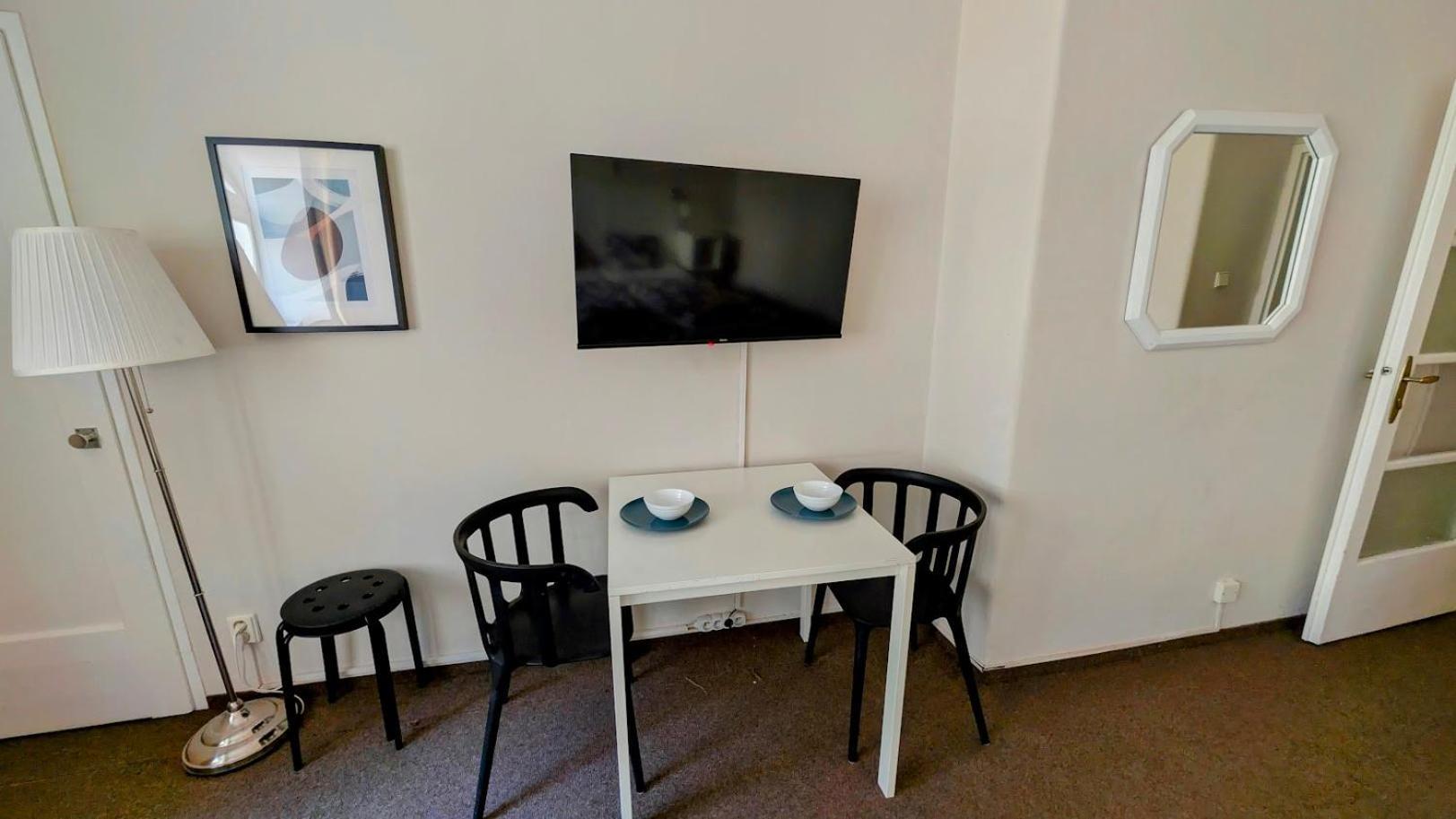 Flat In Zizkov -104- Daire Prag